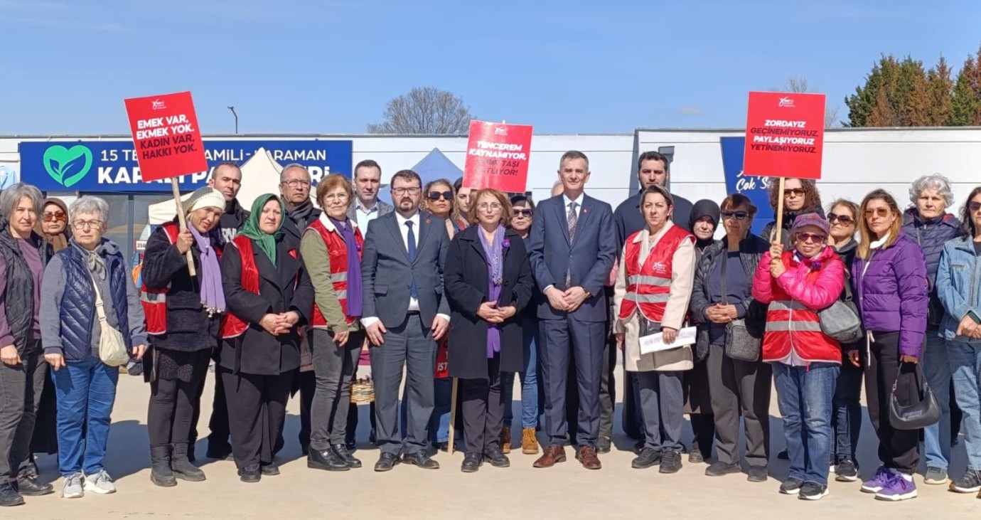 SAKARYA’DA KADININ SESİ YÜKSELDİ: AZİZE ÇEROĞLU ÖNCÜLÜĞÜNDE 8 MART ÇIKARTMASI!