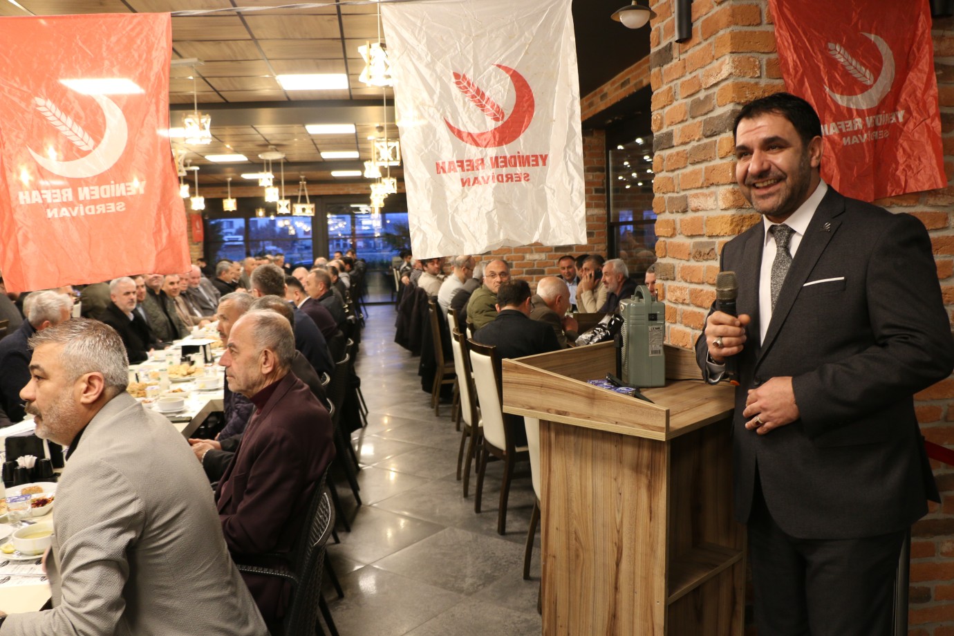SERDİVAN’DA DEV İFTAR SOFRASI: YENİDEN REFAH PARTİSİ BİNLERİ KARDEŞLİK SOFRASINDA BULUŞTURDU!