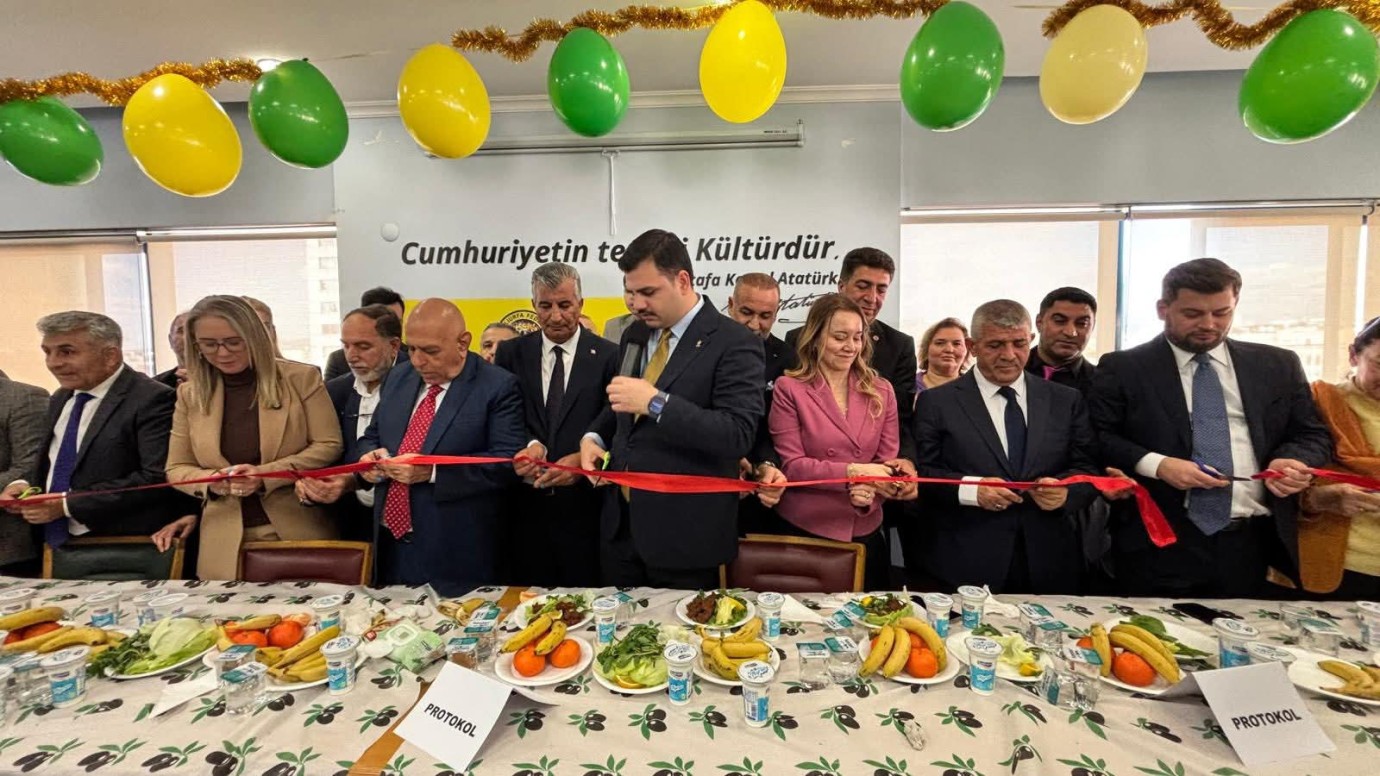 İZMİR’DE KARDEŞLİK MÜHRÜ: ŞANLIURFA FEDERASYONU YENİ HİZMET BİNASI MUHTEŞEM BİR TÖRENLE AÇILDI!