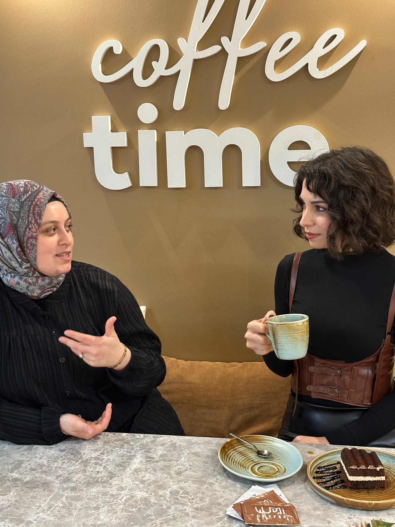 Kandıra’da Kadın Gücü ve Sanat Buluştu: Lumi Coffee’de Mor Narpın Rüzgarı!