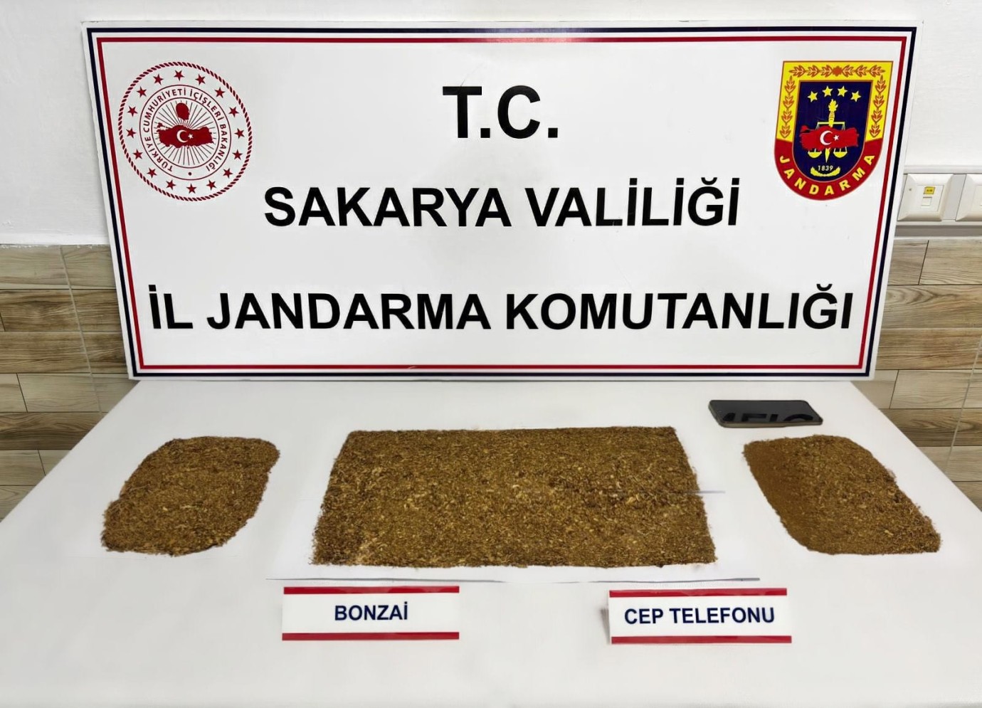 SAKARYA JANDARMASINDAN ZEHİR TACİRLERİNE AĞIR DARBE: 4 İLÇEDE EŞ ZAMANLI OPERASYON!