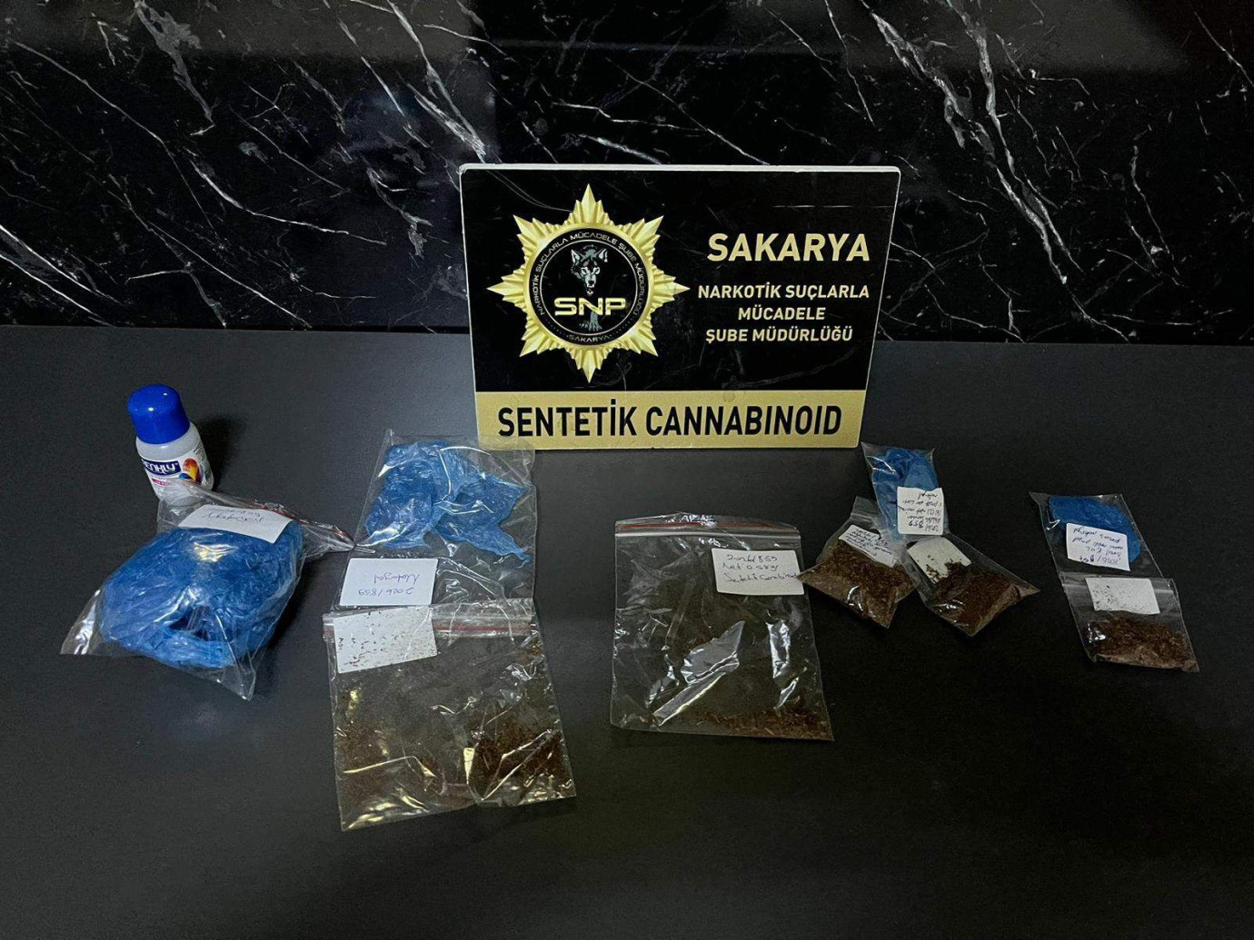 Sakarya’da Narkotik Operasyonu: Firari Şüpheli ve Ortağı Tutuklandı!