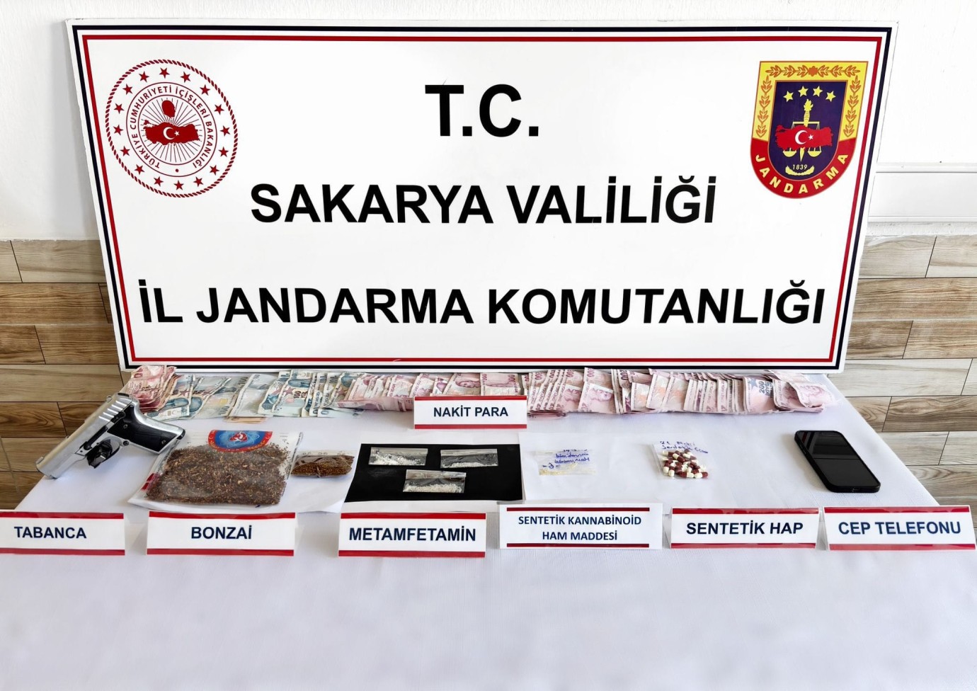 SAKARYA'DA ZEHİR TACİRLERİNE AĞIR DARBE: JANDARMADAN KAÇAMADILAR!