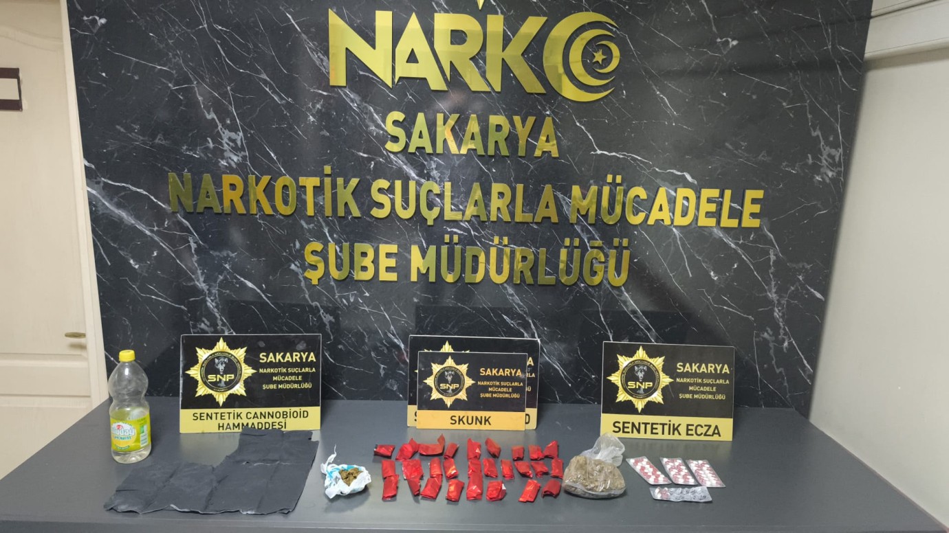 HENDEK'TE DEV UYUŞTURUCU OPERASYONU: Zehir Taciri Evini İmalathaneye Çevirmiş!