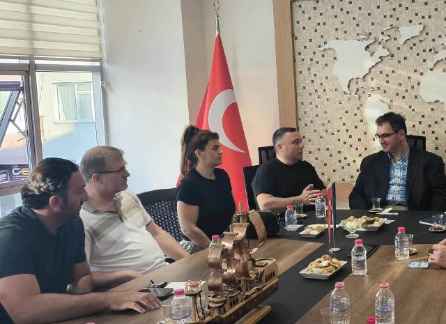 SAKARYA RİZELİLER DERNEĞİ'NDE GÖVDE GÖSTERİSİ: PROF. DR. MURAT ALEMDAR'A TAM DESTEK!