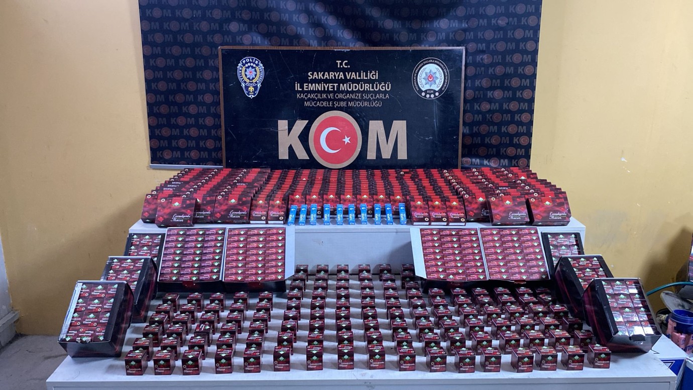 SAKARYA'DA KAÇAKÇILARA BÜYÜK DARBE: BİNLERCE KAÇAK ÜRÜN ELE GEÇİRİLDİ!