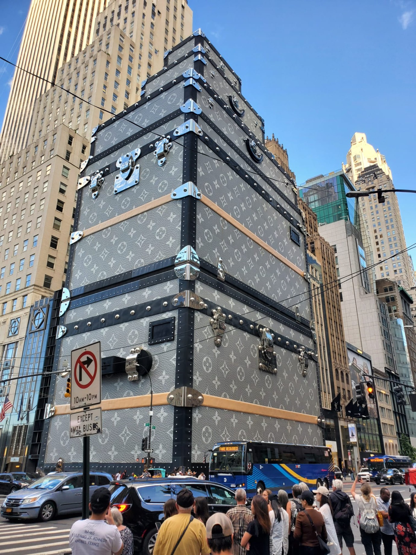 Kırkyılda Bir Görülür: Fısıltı Haberleri New York’un Kalbinde, 5. Cadde’den Bildiriyor!