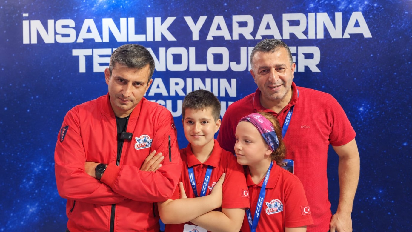 SAKARYA'DAN TEKNOFEST'TE ÇİFTE GURUR: MİNİK KAŞİFLERDEN TÜRKİYE DERECELERİ!