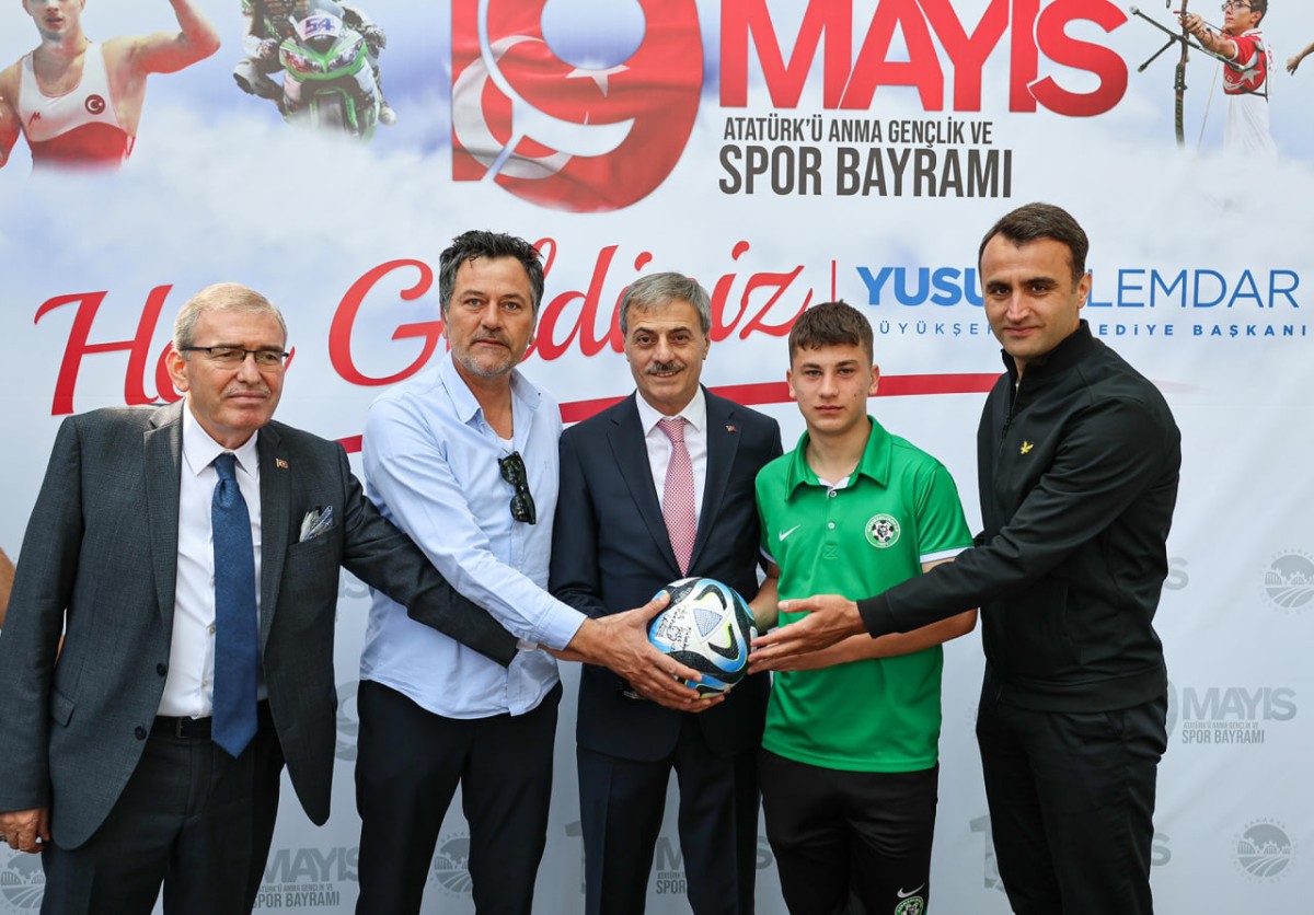 Başkan Yusuf Alemdar, 500 yıldız sporcuyla:  “Sakarya’ya sporcu yetiştiren kimliğini yeniden kazandıracağız”