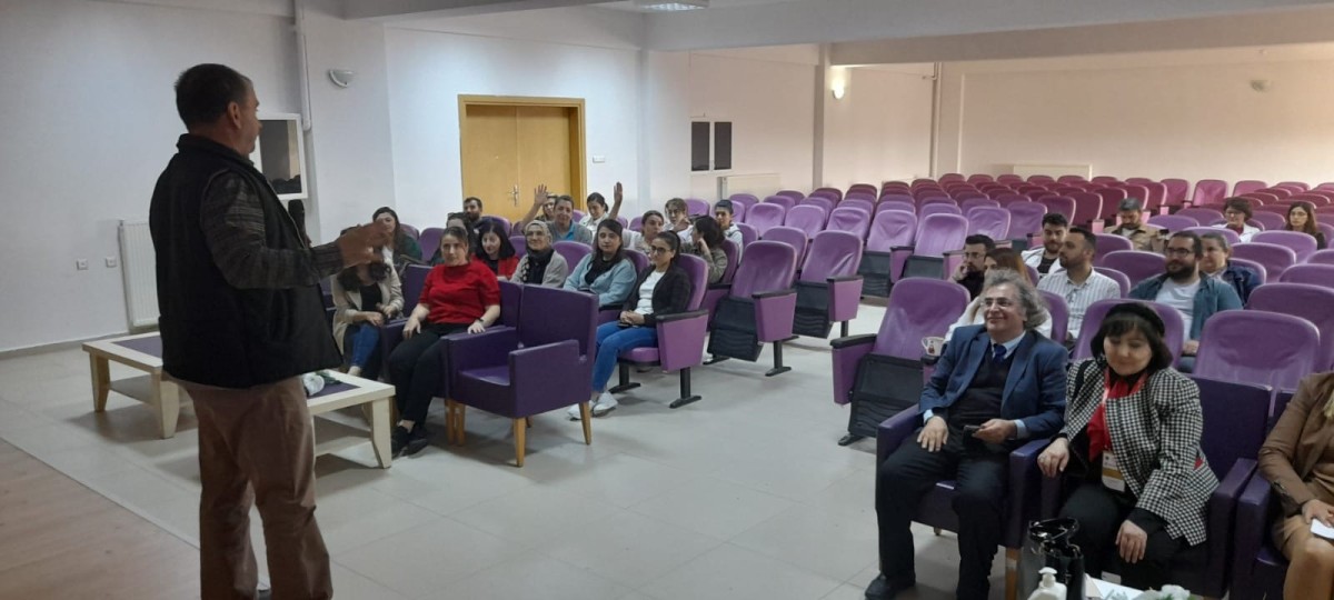 Prof. Dr. Mustafa Böyükata'ya Eğitime Verdiği Katkılardan Dolayı Teşekkür Belgesi Takdim Edildi.