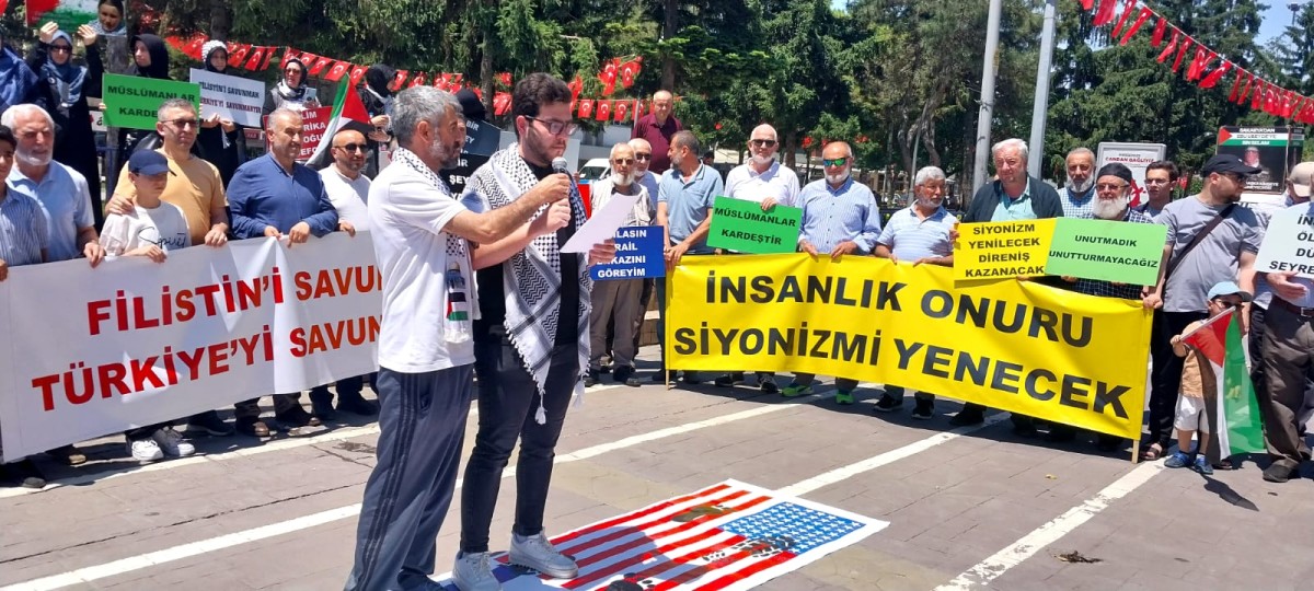 Milli İrade Sakarya Meydanlarında STK'ları Adına Merhamet Gönüllüleri Derneği olarak basın açıklaması 