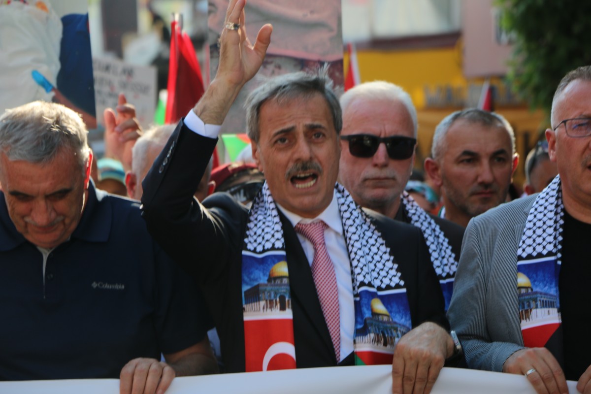 Sakarya Filistin için ayağa kalktı, “Dünyanın gözü önünde gerçekleşen ve adeta bir soykırım haline dönüşen İsrail terörüne karşı Büyük Filistin Yürüyüşünde buluştu