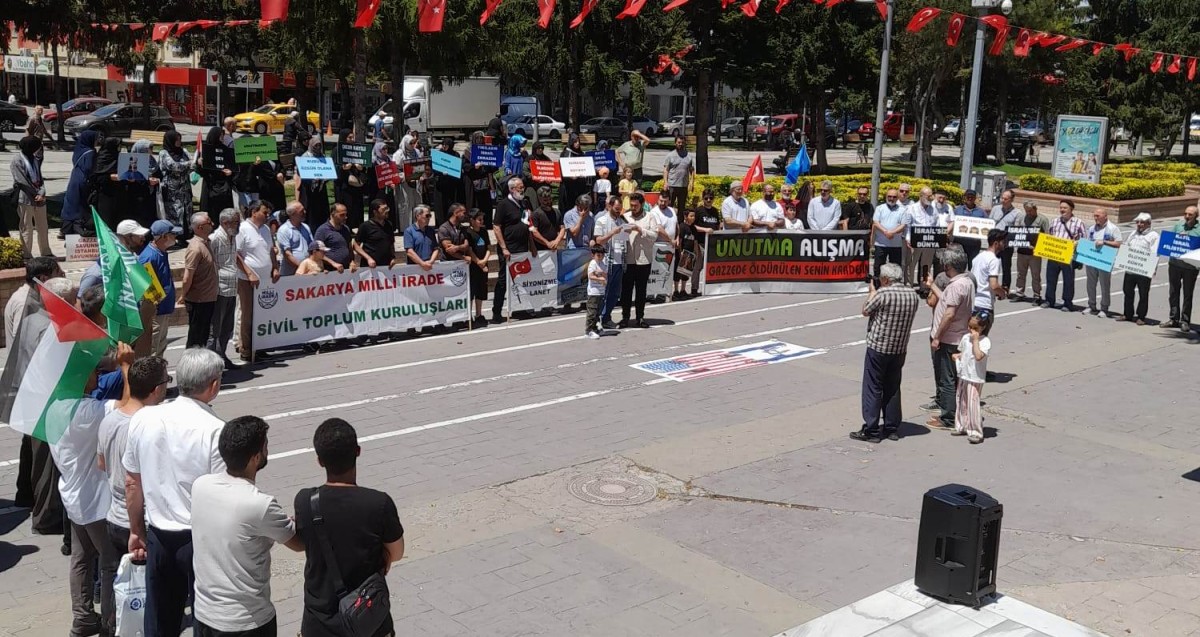 Milli İrade Sakarya Meydanlarında; STK'ları adına İdeal Eğitim Vakfı Sakarya Temsilciliği 