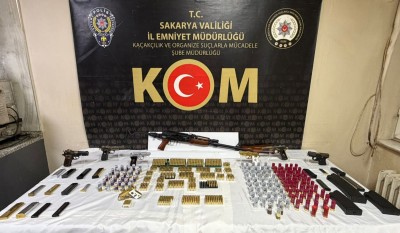 SAKARYA’DA SİLAH TİCARETİNE BÜYÜK DARBE: CEPHANELİK GİBİ EV!